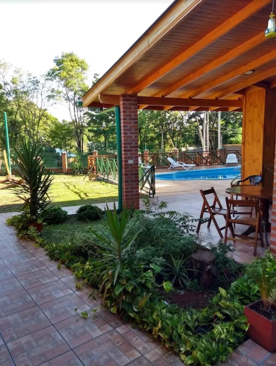 Cabanas Paseo Del Yacaratia 푸에르토이과수 외부 사진