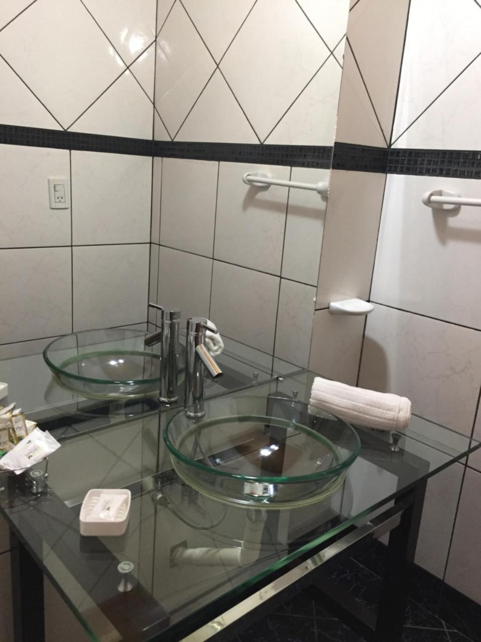 Cabanas Paseo Del Yacaratia 푸에르토이과수 외부 사진